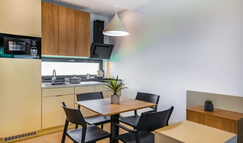 H55 Balatonlelle Apartmanh�zak Balatonlelle - M�rcius 15.  (min. 2 �j)