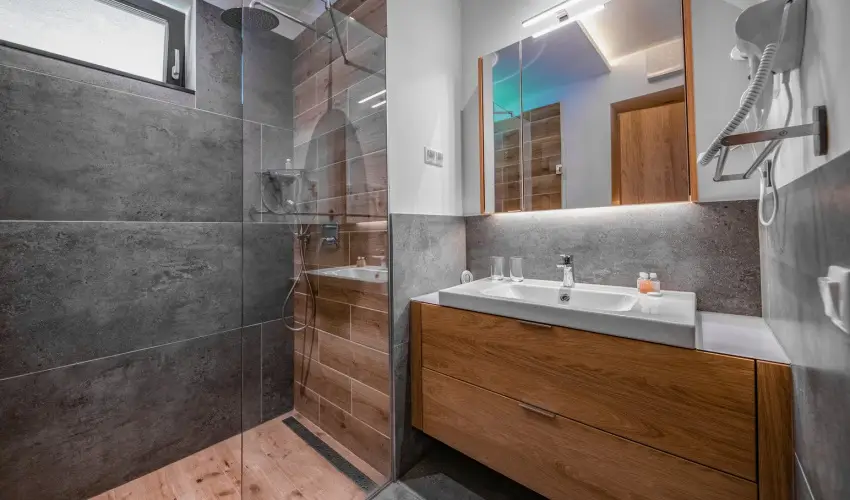 H55 Balatonlelle Apartmanh�zak Balatonlelle - M�rcius 15.  (min. 2 �j)