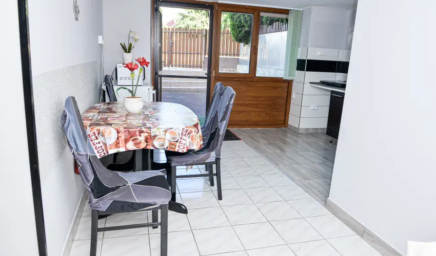 Hajnal Apartman Hajd�szoboszl� - M�rcius 15.