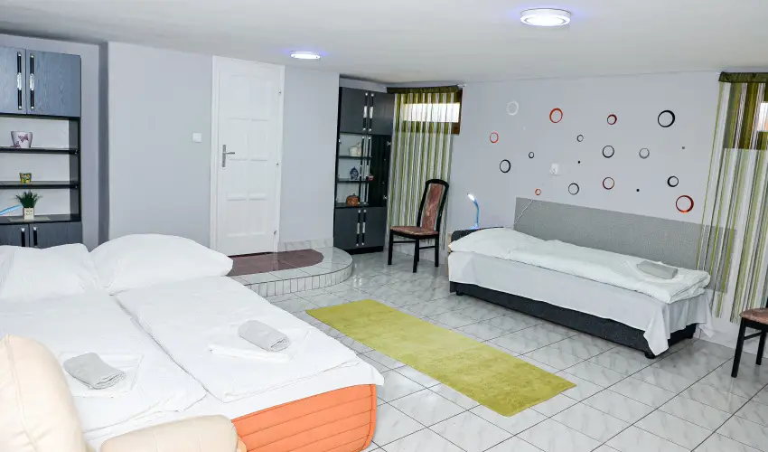 Hajnal Apartman Hajd�szoboszl� - M�rcius 15.