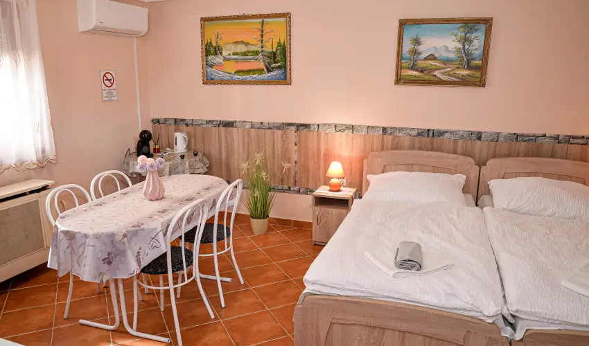 Hajnal Apartman Hajd�szoboszl� - M�rcius 15.