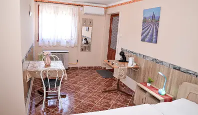 Hajnal Apartman Hajd�szoboszl�
