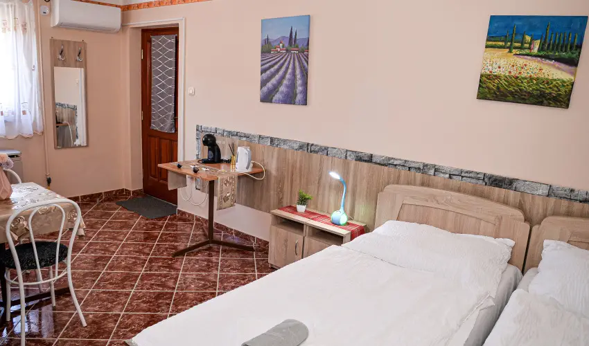 Hajnal Apartman Hajd�szoboszl� - M�rcius 15.