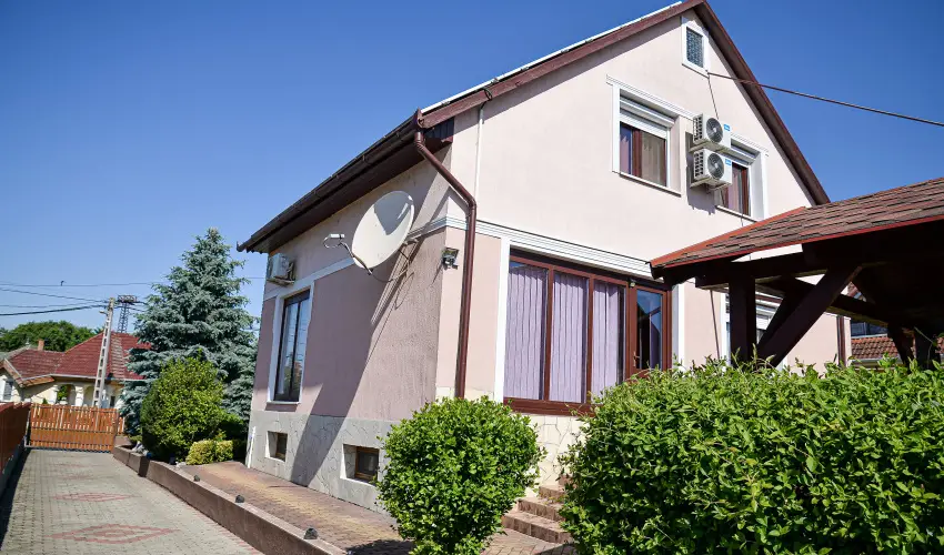 Hajnal Apartman Hajd�szoboszl� - M�rcius 15.