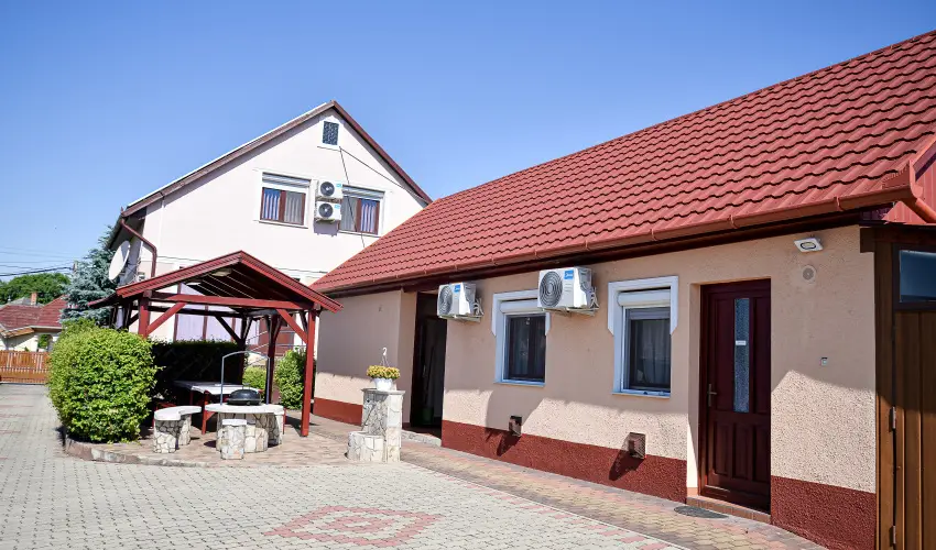 Hajnal Apartman Hajd�szoboszl� - M�rcius 15.