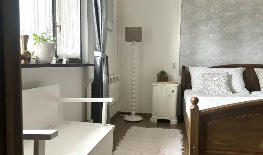 Halh�za Vend�gh�z Sirok - M�rcius 15. (min. 3 �j)