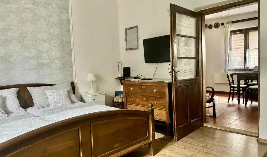 Halh�za Vend�gh�z Sirok - M�rcius 15. (min. 3 �j)