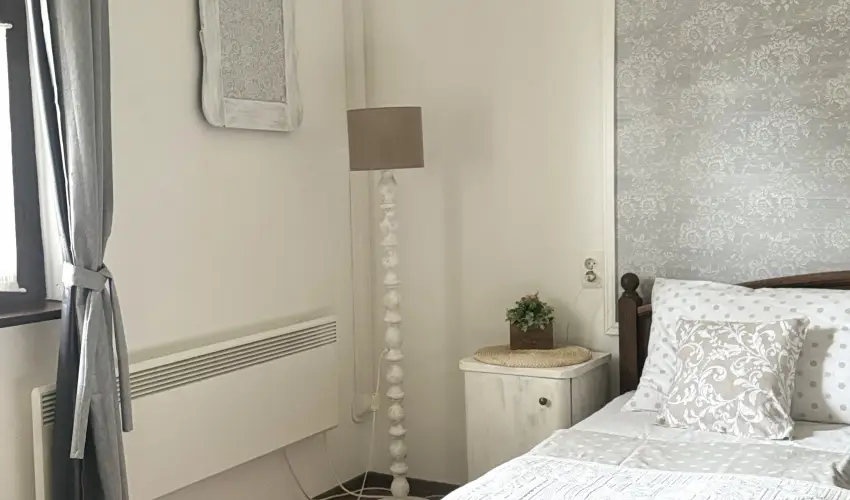Halh�za Vend�gh�z Sirok - M�rcius 15. (min. 3 �j)