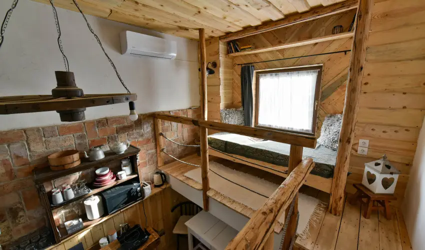 Halh�za Vend�gh�z Sirok - M�rcius 15. (min. 3 �j)