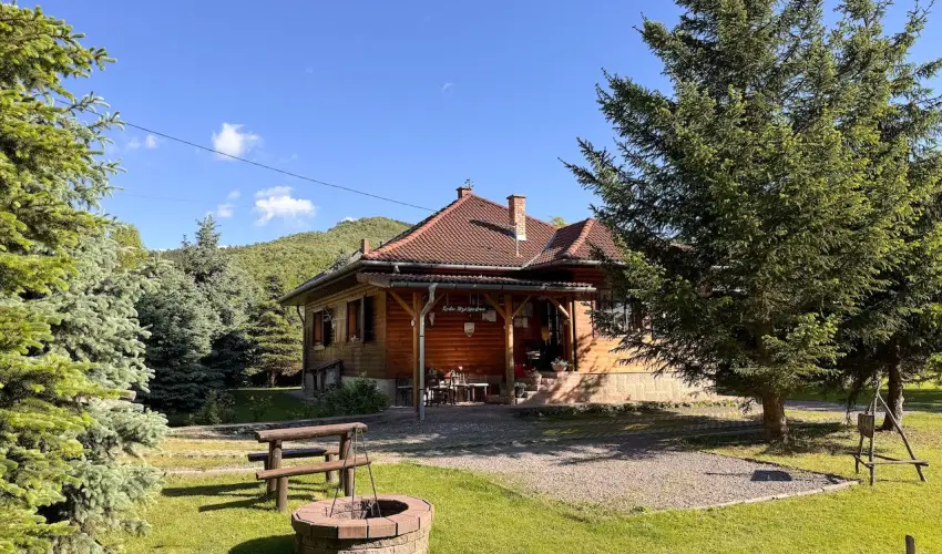 Halh�za Vend�gh�z Sirok - M�rcius 15. (min. 3 �j)