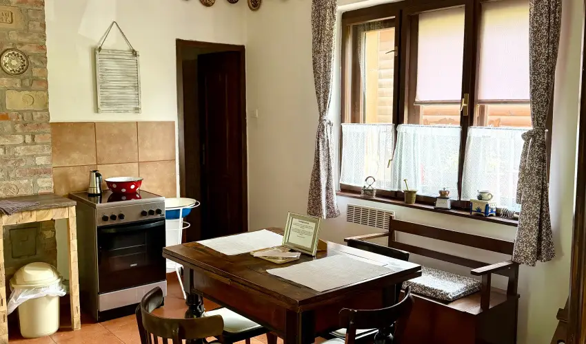 Halh�za Vend�gh�z Sirok - M�rcius 15. (min. 3 �j)