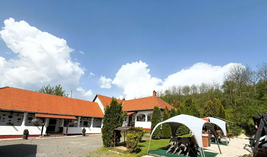 Harmony Vend�gh�z Egerszal�k - M�rcius 15. (min. 2 �j)