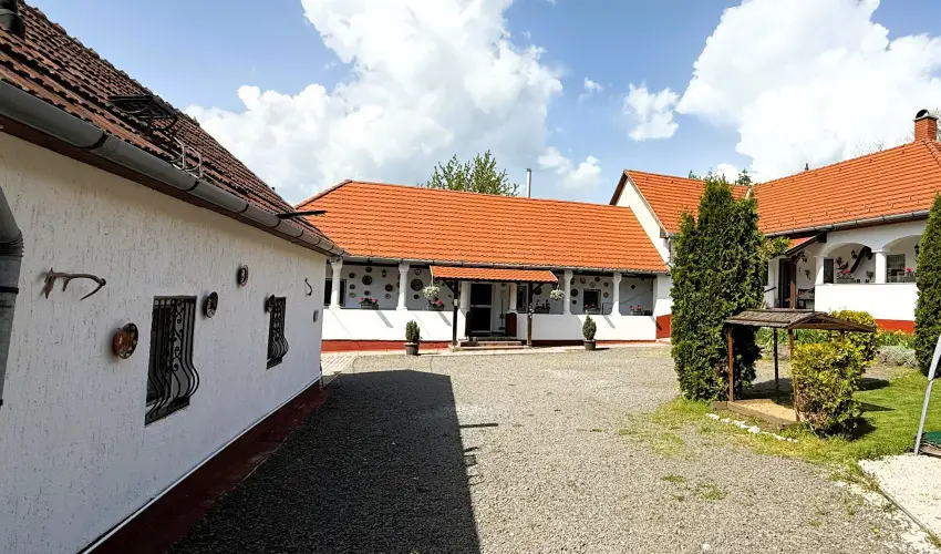 Harmony Vend�gh�z Egerszal�k - M�rcius 15. (min. 2 �j)