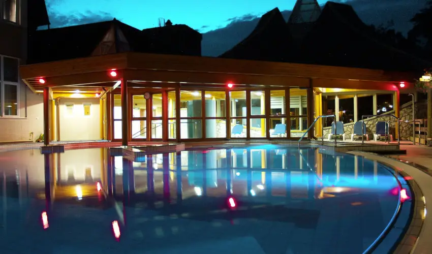 Ensana Thermal H�v�z H�v�z - M�rcius 15. - speci�lis el�refizet�ssel