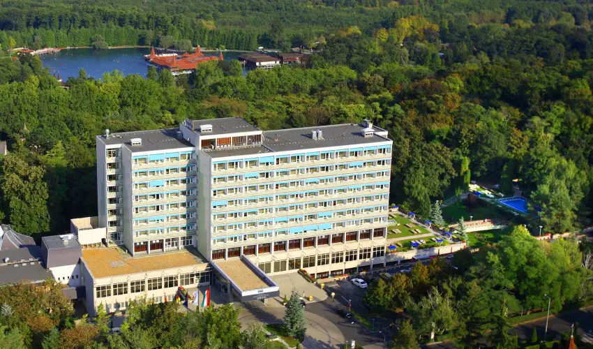 Ensana Thermal H�v�z H�v�z - M�rcius 15. - speci�lis el�refizet�ssel