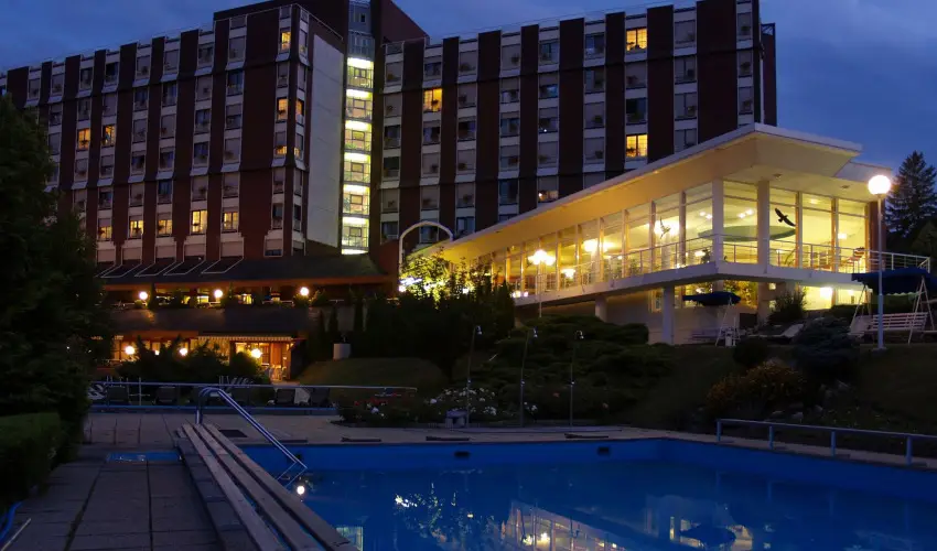 Ensana Thermal Aqua H�v�z - M�rcius 15. 