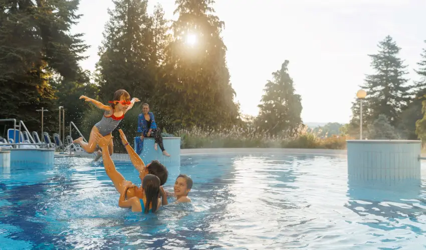 Ensana Thermal Aqua H�v�z - M�rcius 15. 