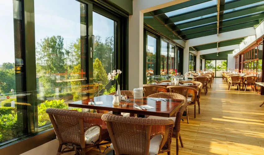 Ensana Thermal Aqua H�v�z - M�rcius 15. 