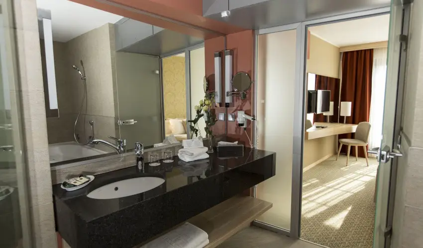 Ensana Thermal Aqua H�v�z - M�rcius 15. 