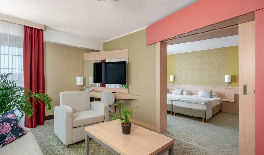 Ensana Thermal Aqua H�v�z - M�rcius 15. 