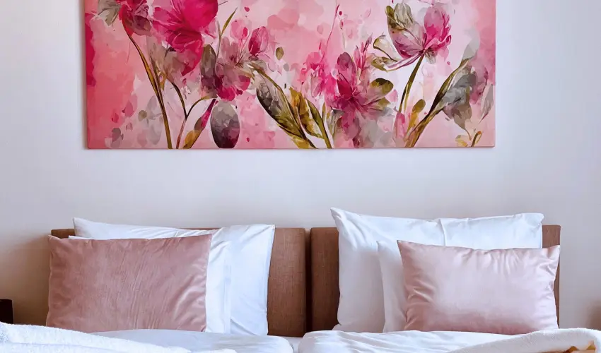 Holdvir�g Hotel S�rv�r - M�rcius 15. 