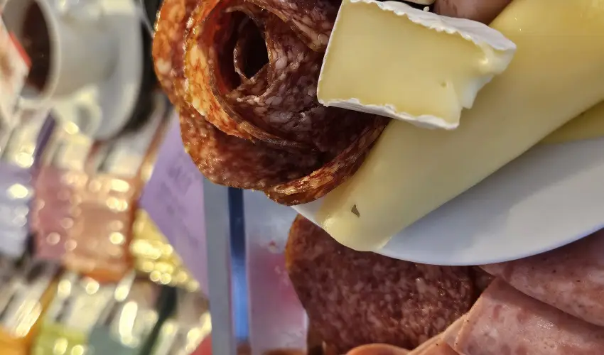 Holdvir�g Hotel S�rv�r - M�rcius 15. 