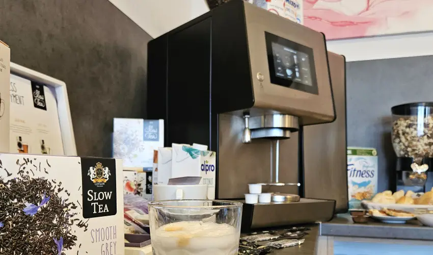 Holdvir�g Hotel S�rv�r - M�rcius 15. 