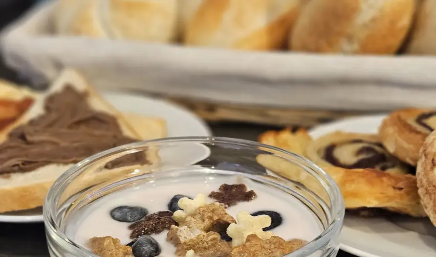 Holdvir�g Hotel S�rv�r - M�rcius 15. 