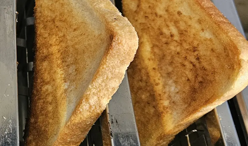 Holdvir�g Hotel S�rv�r - M�rcius 15. 