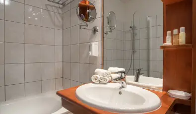 Holdvir�g Hotel S�rv�r