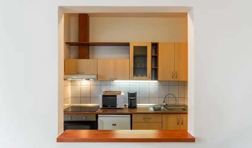 Holdvir�g Hotel S�rv�r - M�rcius 15. 