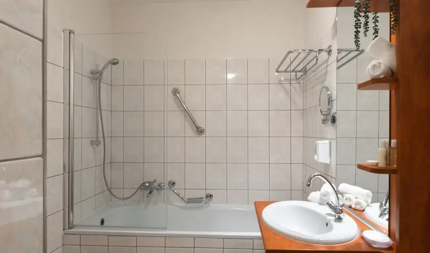 Holdvir�g Hotel S�rv�r - M�rcius 15. 