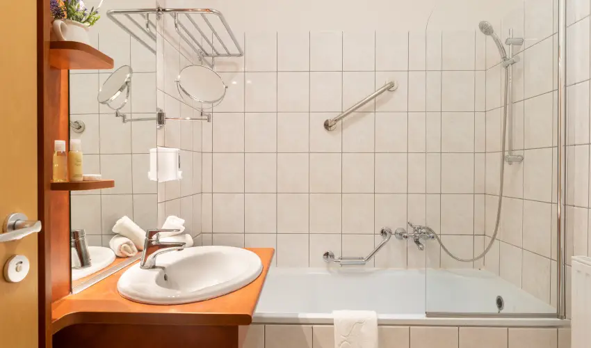 Holdvir�g Hotel S�rv�r - M�rcius 15. 