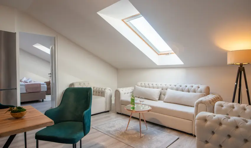 Holdvir�g Hotel S�rv�r - M�rcius 15. 