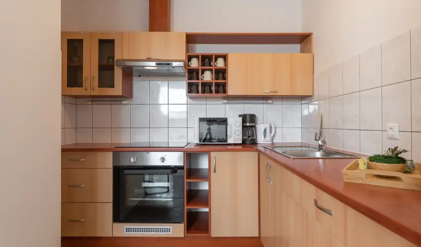 Holdvir�g Hotel S�rv�r - M�rcius 15. 