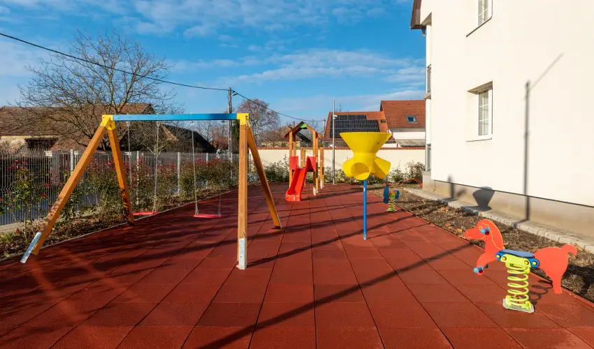 Holdvir�g Hotel S�rv�r - M�rcius 15. 