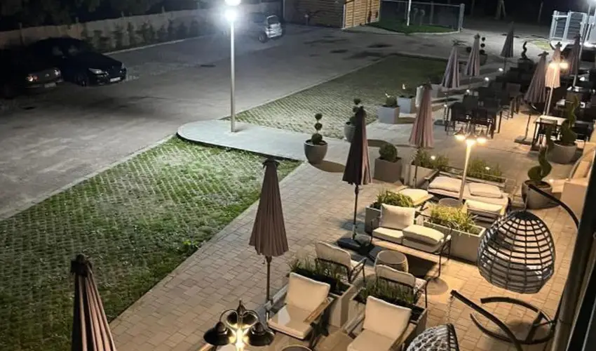 Holdvir�g Hotel S�rv�r - M�rcius 15. 