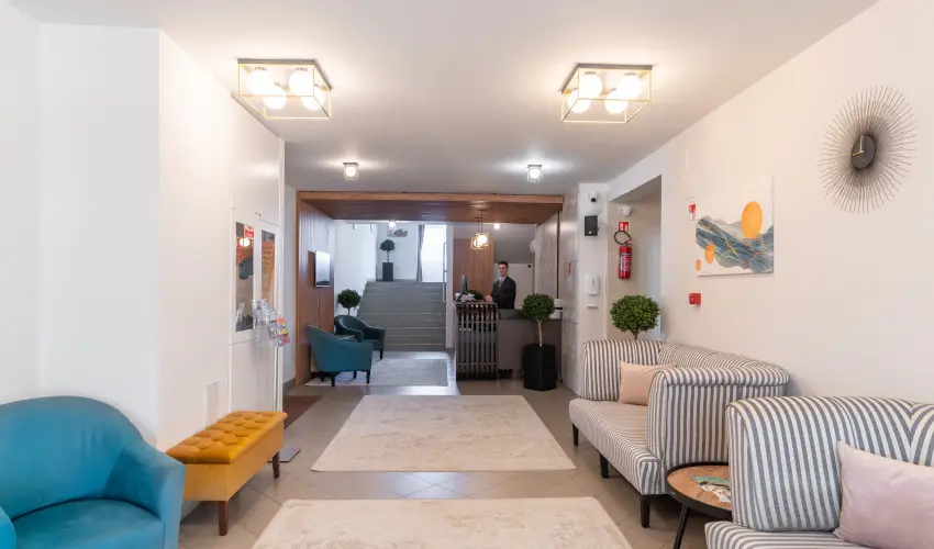 Holdvir�g Hotel S�rv�r - M�rcius 15. 