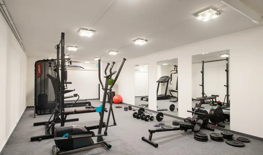 Holdvir�g Hotel S�rv�r - M�rcius 15. 