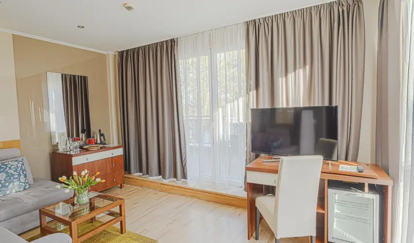 Holiday Beach Budapest Wellness Hotel with Sauna Park Budapest - M�rcius 15.