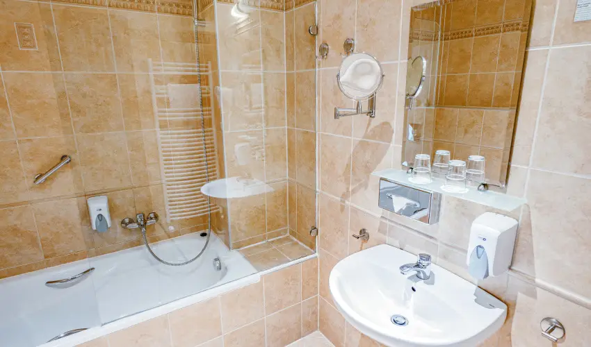Holiday Beach Budapest Wellness Hotel with Sauna Park Budapest - M�rcius 15.