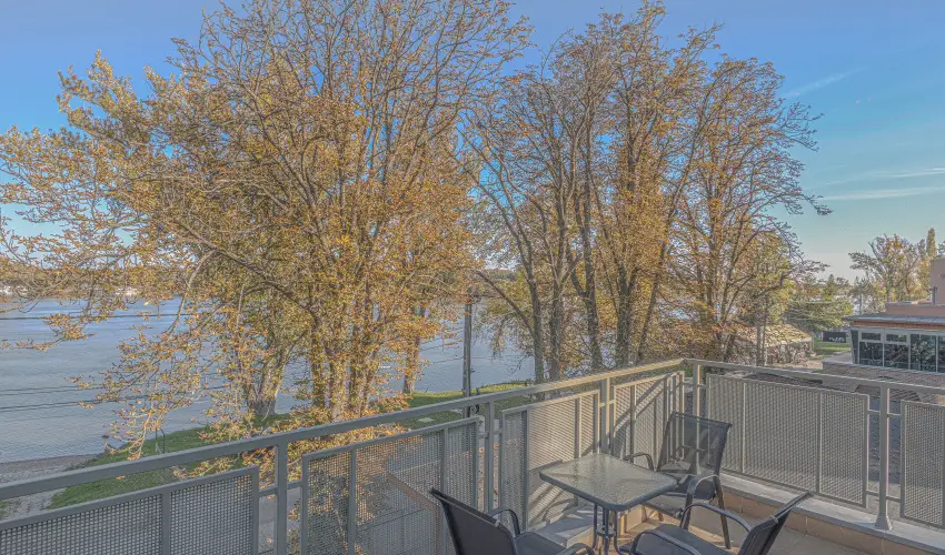 Holiday Beach Budapest Wellness Hotel with Sauna Park Budapest - M�rcius 15.
