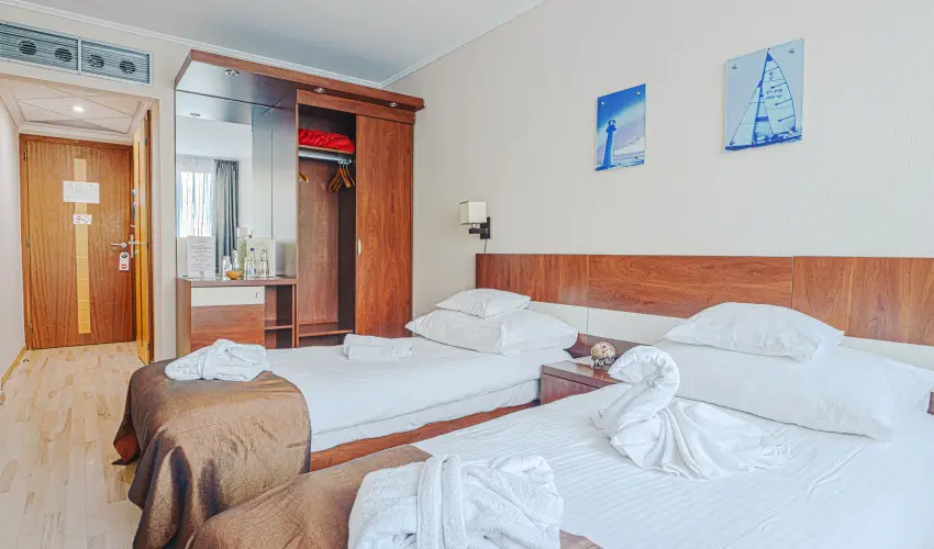 Holiday Beach Budapest Wellness Hotel with Sauna Park Budapest - M�rcius 15.