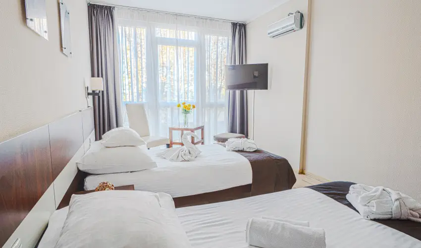 Holiday Beach Budapest Wellness Hotel with Sauna Park Budapest - M�rcius 15.