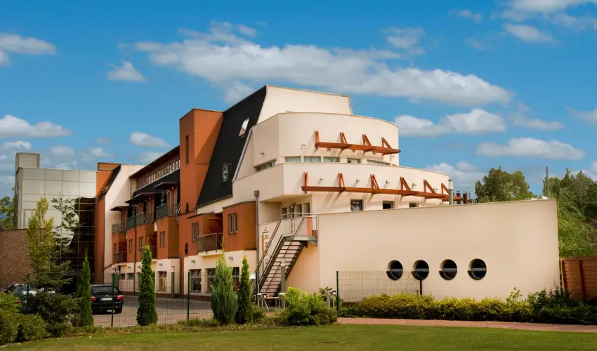 Holiday Beach Budapest Wellness Hotel with Sauna Park Budapest - M�rcius 15.