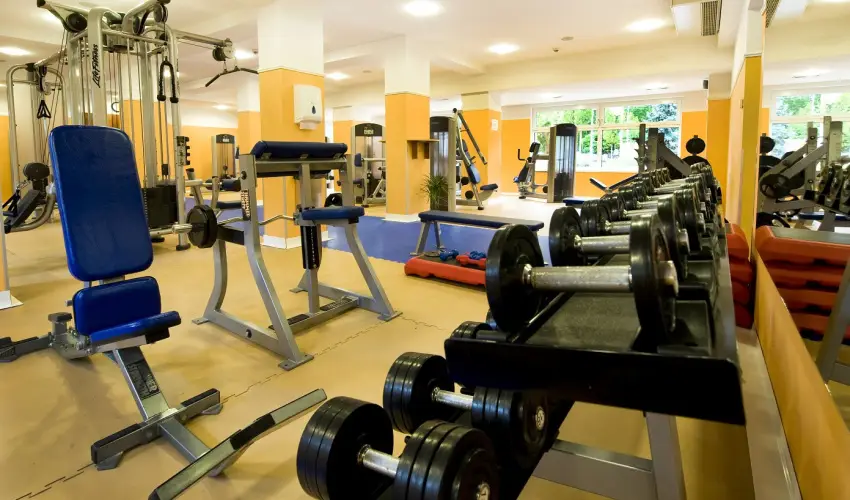 Holiday Beach Budapest Wellness Hotel with Sauna Park Budapest - M�rcius 15.