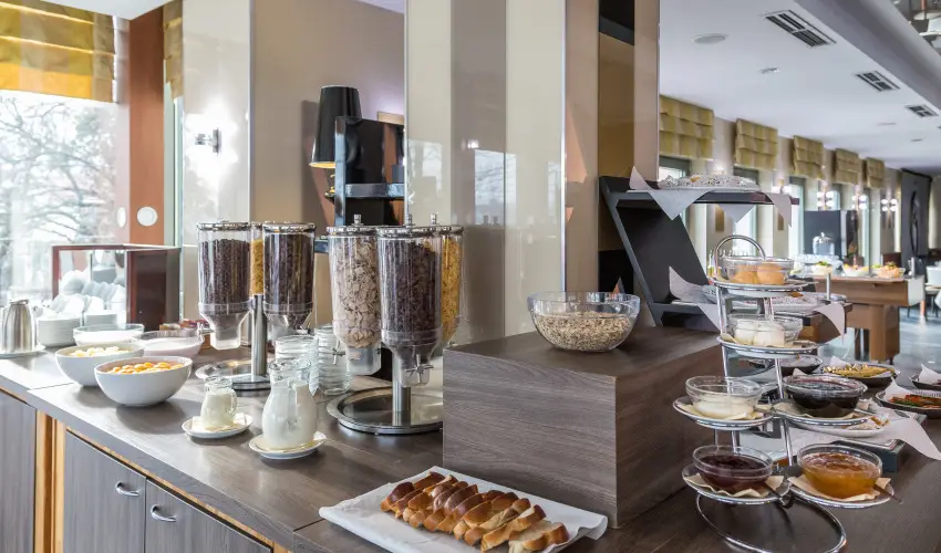 Holiday Beach Budapest Wellness Hotel with Sauna Park Budapest - M�rcius 15.