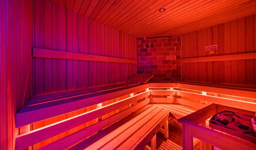 Holiday Club Apartman Hotel H�v�z H�v�z - M�rcius 15. 