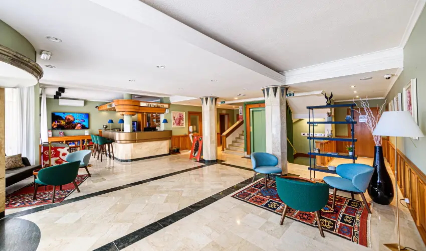Holiday Club Apartman Hotel H�v�z H�v�z - M�rcius 15. 