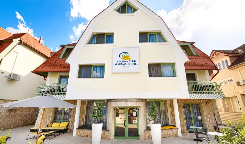 Holiday Club Apartman Hotel H�v�z H�v�z - M�rcius 15. 